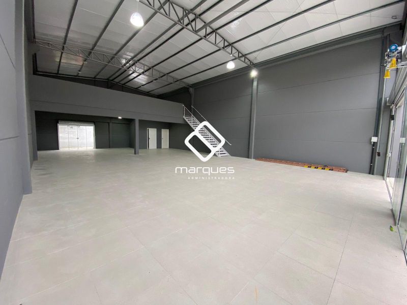Prédio Comercial com 321m² à venda no bairro Laranjal, Pelotas