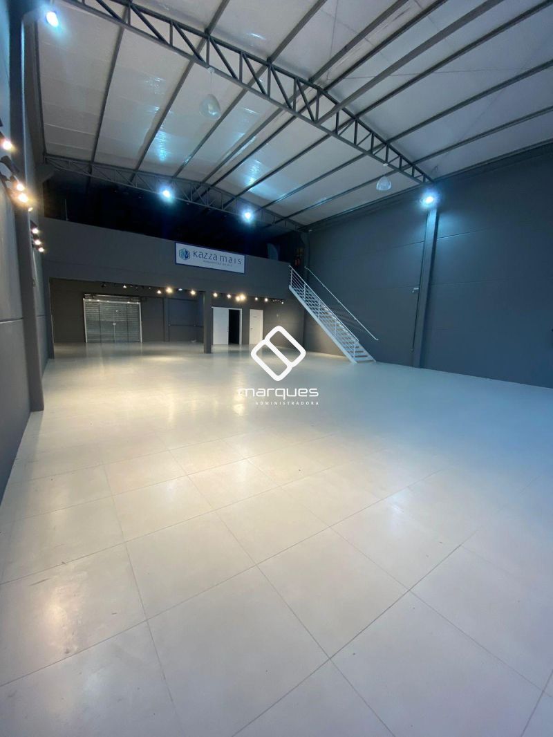 Prédio Comercial com 321m² à venda no bairro Laranjal, Pelotas
