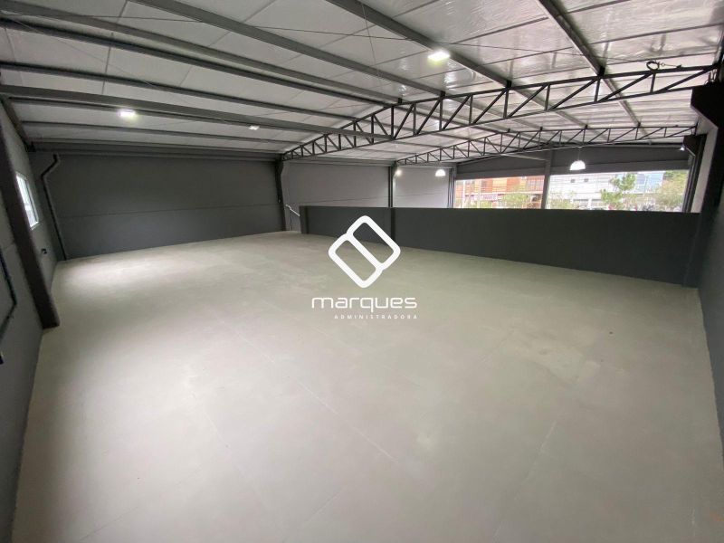 Prédio Comercial com 321m² à venda no bairro Laranjal, Pelotas