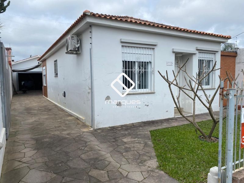 Casa com 2 quartos, 2 banheiros e 145m² à venda no bairro Três Vendas, Pelotas