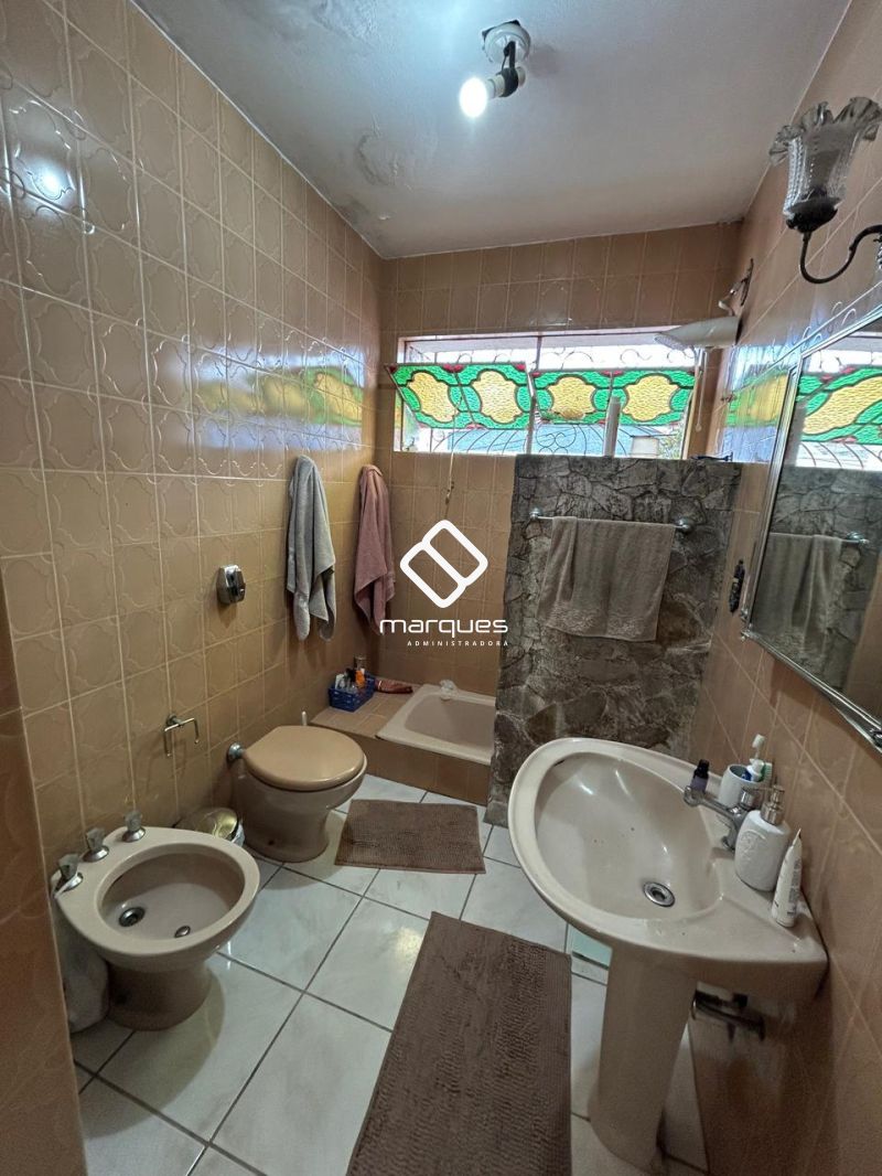 Casa com 3 quartos, 3 banheiros e 200m² à venda no bairro Centro, Pelotas