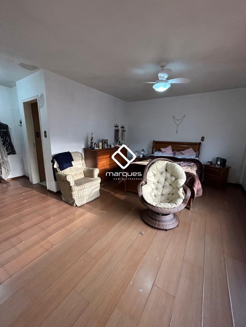 Casa com 3 quartos, 3 banheiros e 200m² à venda no bairro Centro, Pelotas