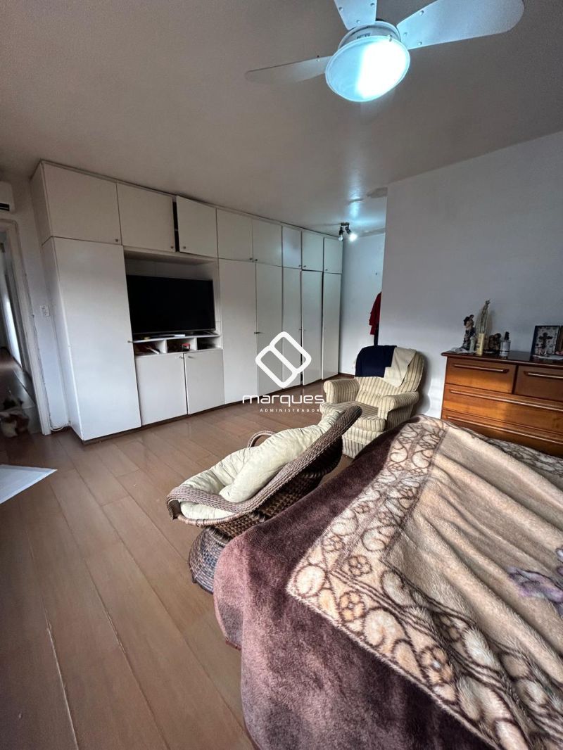 Casa com 3 quartos, 3 banheiros e 200m² à venda no bairro Centro, Pelotas