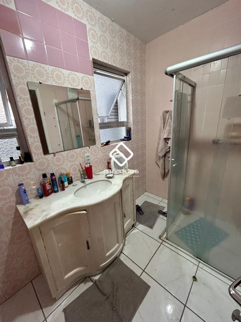 Casa com 3 quartos, 3 banheiros e 200m² à venda no bairro Centro, Pelotas