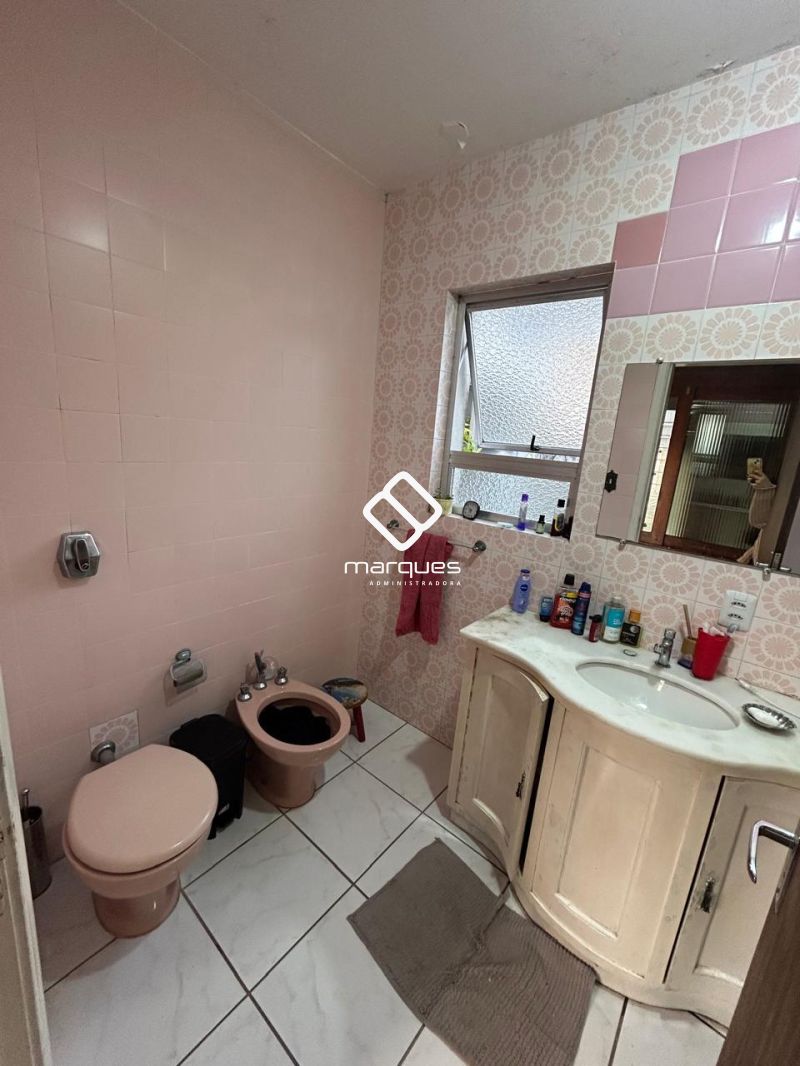 Casa com 3 quartos, 3 banheiros e 200m² à venda no bairro Centro, Pelotas