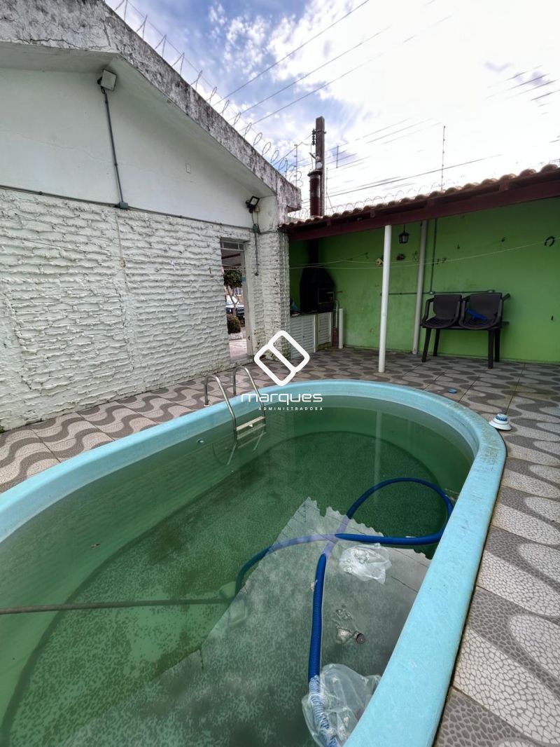 Casa com 3 quartos, 3 banheiros e 200m² à venda no bairro Centro, Pelotas