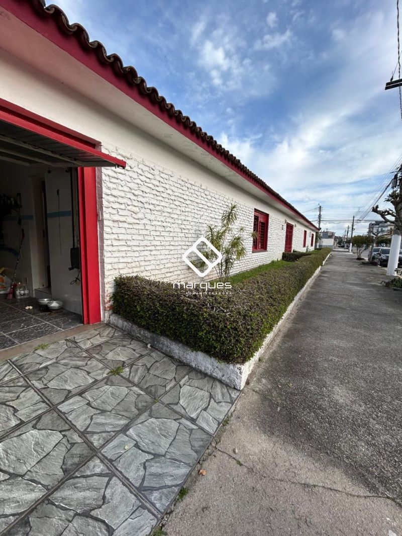 Casa com 3 quartos, 3 banheiros e 200m² à venda no bairro Centro, Pelotas