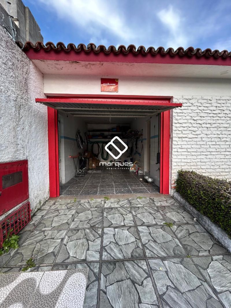 Casa com 3 quartos, 3 banheiros e 200m² à venda no bairro Centro, Pelotas
