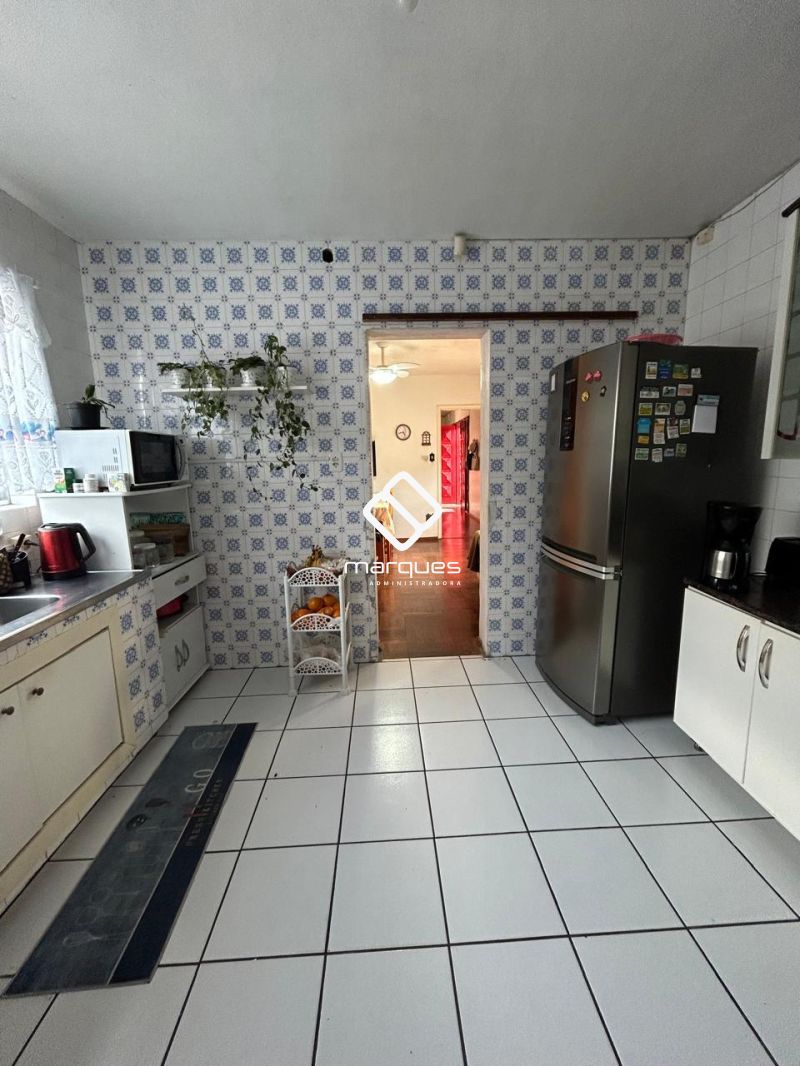 Casa com 3 quartos, 3 banheiros e 200m² à venda no bairro Centro, Pelotas