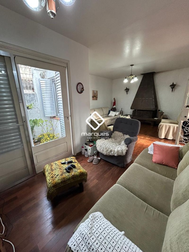 Casa com 3 quartos, 3 banheiros e 200m² à venda no bairro Centro, Pelotas