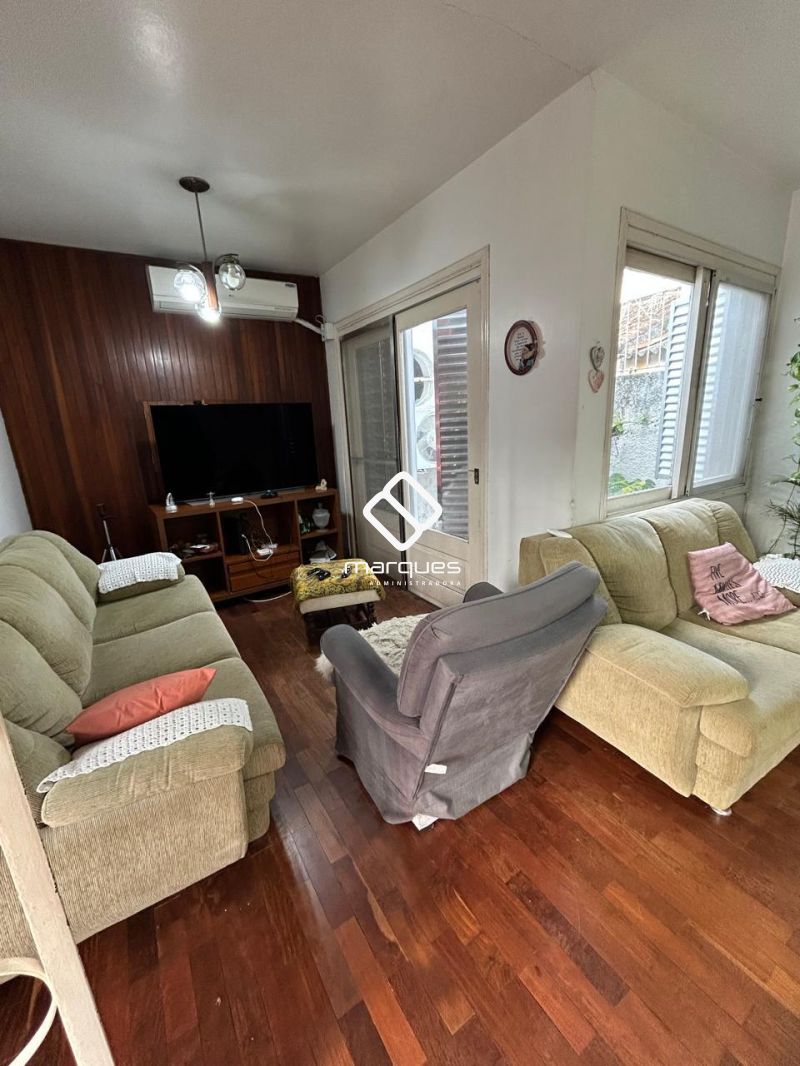 Casa com 3 quartos, 3 banheiros e 200m² à venda no bairro Centro, Pelotas
