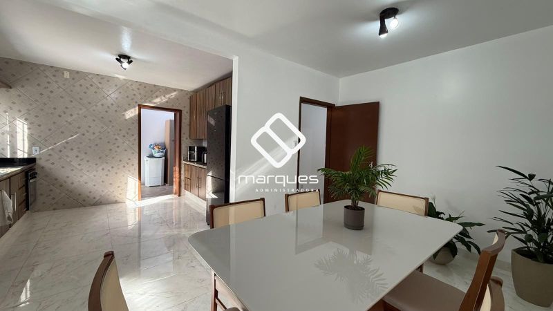 Casa com 5 quartos, 4 banheiros e 234m² à venda no bairro Fragata, Pelotas