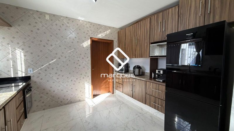 Casa com 5 quartos, 4 banheiros e 234m² à venda no bairro Fragata, Pelotas