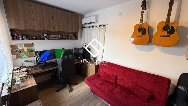 Casa com 5 quartos, 4 banheiros e 234m² à venda no bairro Fragata, Pelotas
