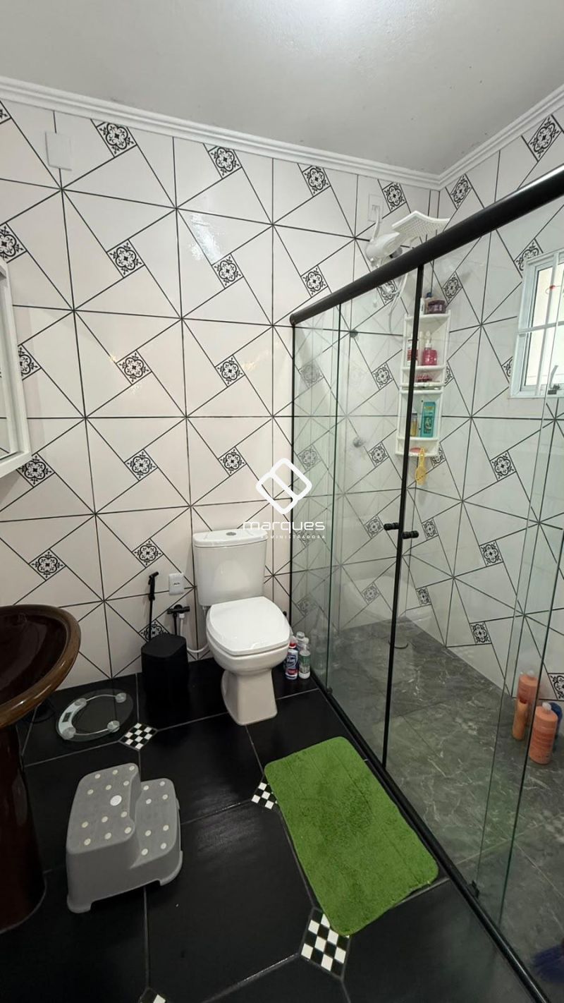 Casa com 5 quartos, 4 banheiros e 234m² à venda no bairro Fragata, Pelotas