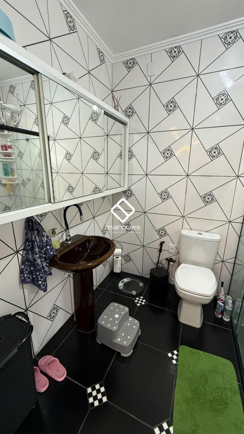 Casa com 5 quartos, 4 banheiros e 234m² à venda no bairro Fragata, Pelotas