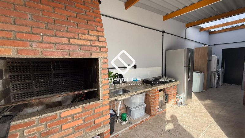 Casa com 5 quartos, 4 banheiros e 234m² à venda no bairro Fragata, Pelotas