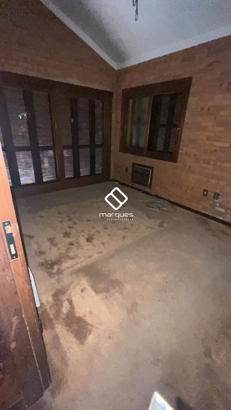 Casa com 5 quartos e 7 banheiros à venda no bairro Laranjal, Pelotas