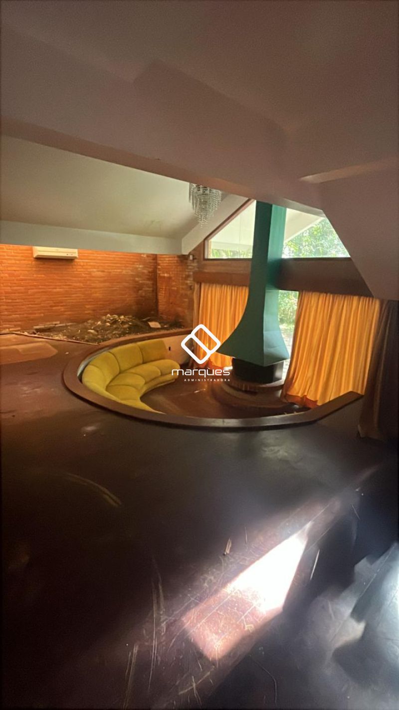 Casa com 5 quartos e 7 banheiros à venda no bairro Laranjal, Pelotas