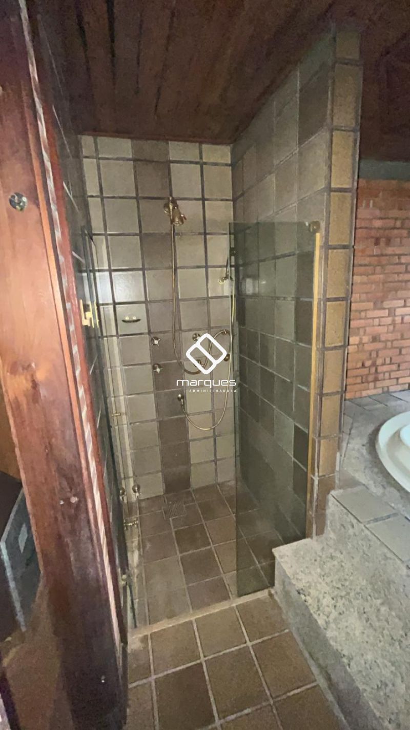 Casa com 5 quartos e 7 banheiros à venda no bairro Laranjal, Pelotas