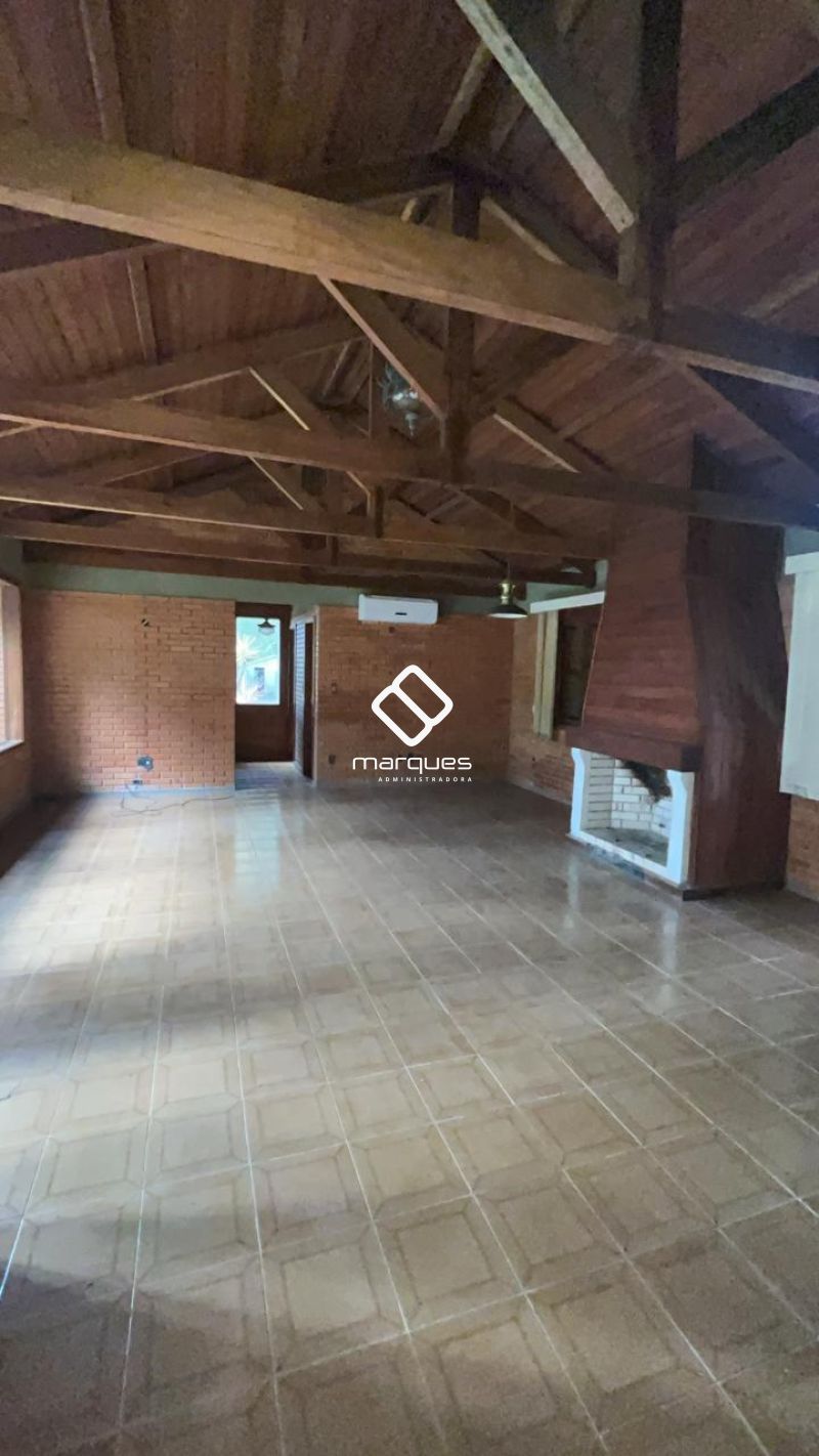Casa com 5 quartos e 7 banheiros à venda no bairro Laranjal, Pelotas