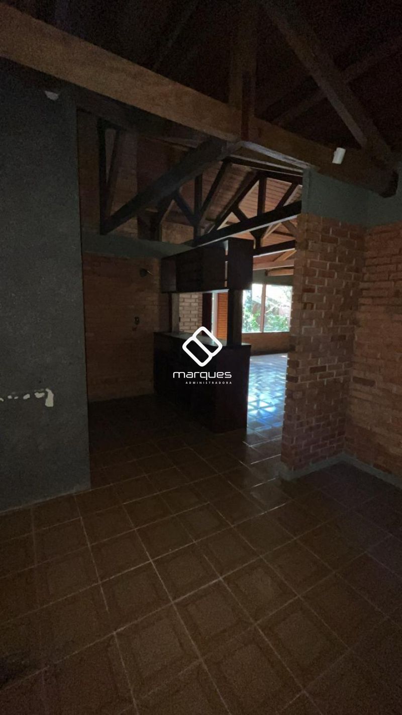 Casa com 5 quartos e 7 banheiros à venda no bairro Laranjal, Pelotas