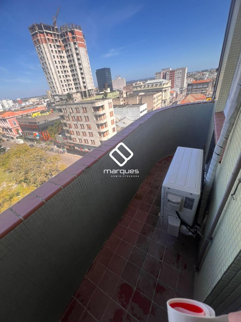 Apartamento com 2 quartos, 2 banheiros e 104m² à venda no bairro Centro, Pelotas