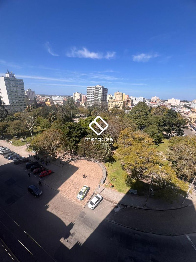 Apartamento com 2 quartos, 2 banheiros e 104m² à venda no bairro Centro, Pelotas