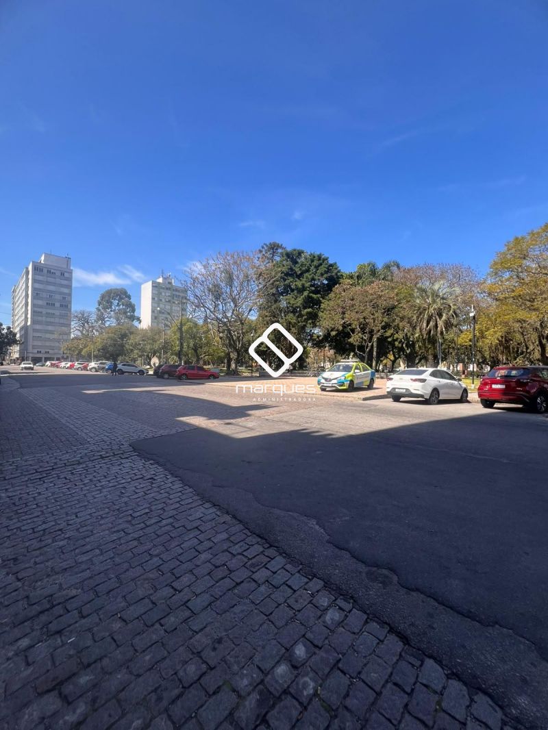 Apartamento com 2 quartos, 2 banheiros e 104m² à venda no bairro Centro, Pelotas