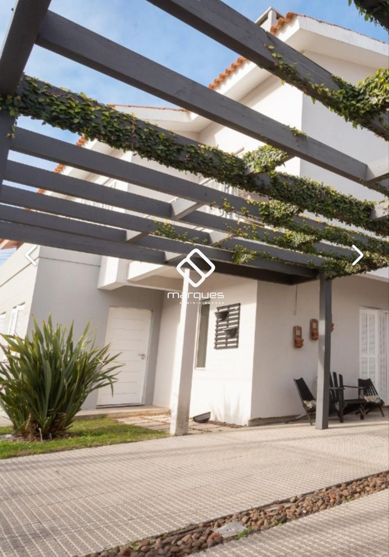 Casa com 3 quartos, 3 banheiros e 161m² à venda no bairro Laranjal, Pelotas