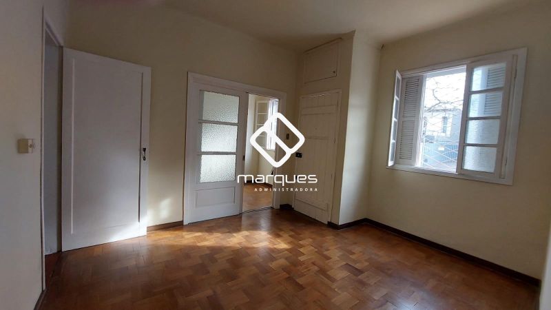 Casa com 3 quartos, 1 banheiro e 120m² à venda no bairro Centro, Pelotas