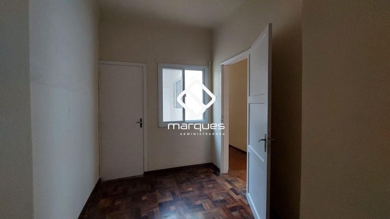 Casa com 3 quartos, 1 banheiro e 120m² à venda no bairro Centro, Pelotas