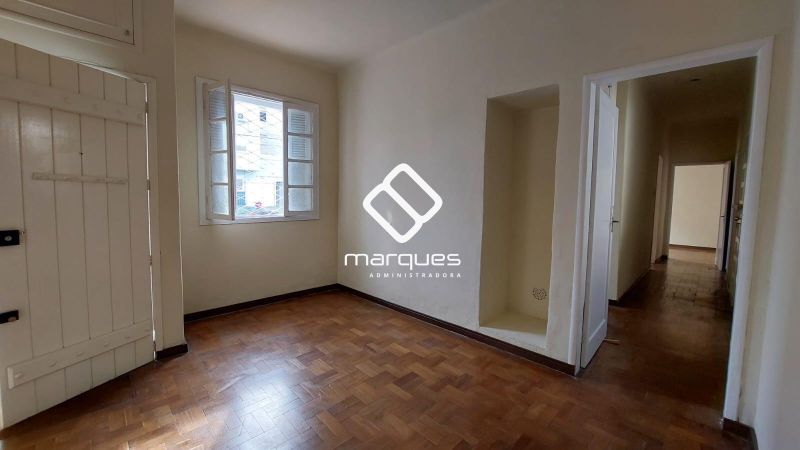 Casa com 3 quartos, 1 banheiro e 120m² à venda no bairro Centro, Pelotas