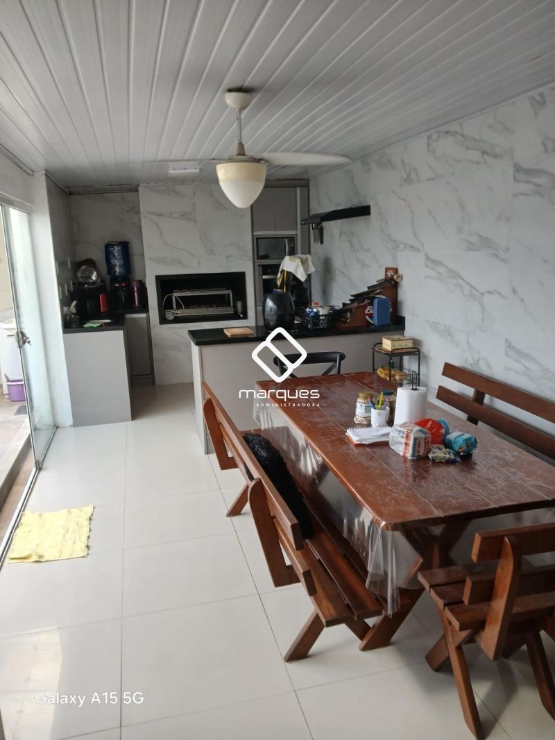 Casa com 1 quarto, 2 banheiros e 97m² à venda no bairro Laranjal, Pelotas