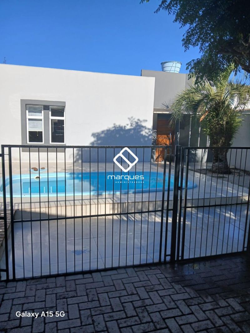Casa com 1 quarto, 2 banheiros e 97m² à venda no bairro Laranjal, Pelotas