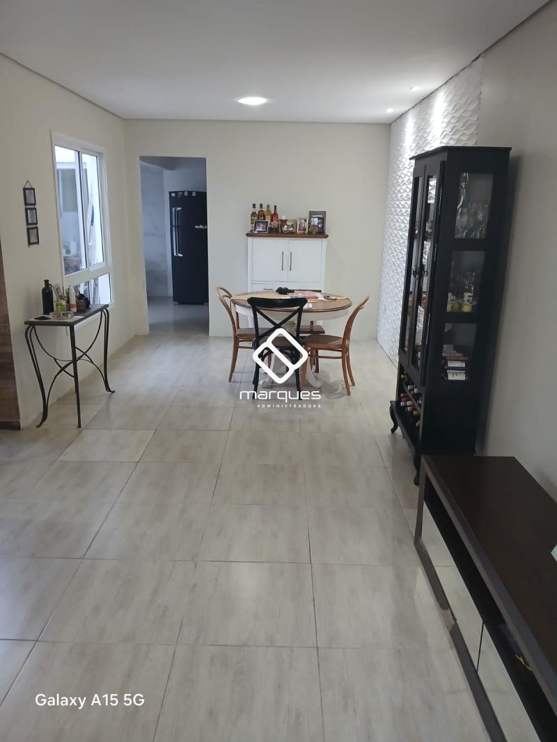 Casa com 1 quarto, 2 banheiros e 97m² à venda no bairro Laranjal, Pelotas