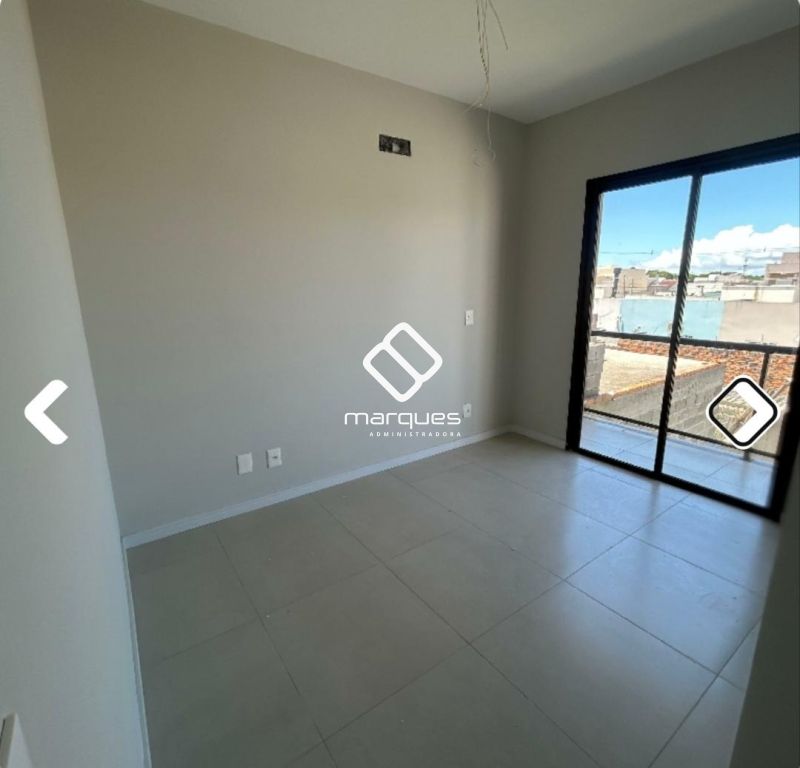 Casa com 2 quartos, 3 banheiros e 87m² à venda no bairro Laranjal, Pelotas