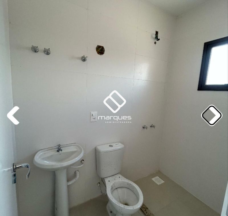 Casa com 2 quartos, 3 banheiros e 87m² à venda no bairro Laranjal, Pelotas