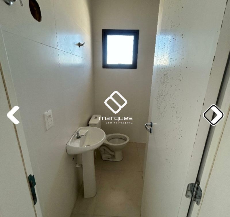 Casa com 2 quartos, 3 banheiros e 87m² à venda no bairro Laranjal, Pelotas
