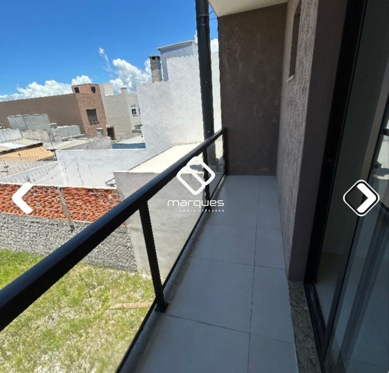 Casa com 2 quartos, 3 banheiros e 87m² à venda no bairro Laranjal, Pelotas