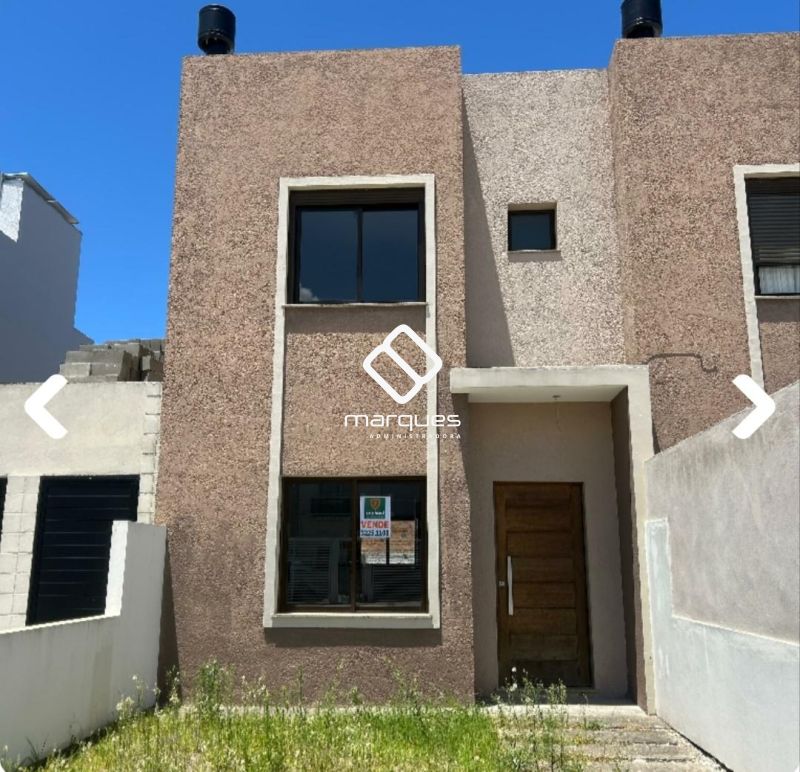 Casa com 2 quartos, 3 banheiros e 87m² à venda no bairro Laranjal, Pelotas