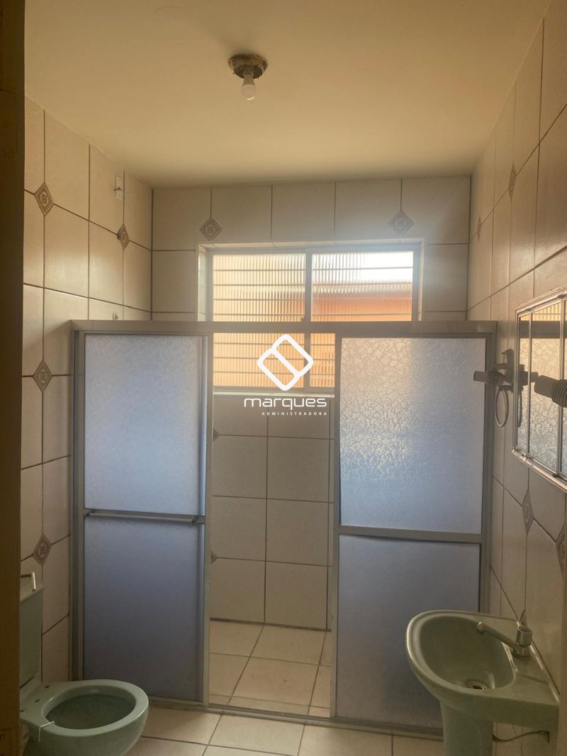 Casa com 3 quartos, 2 banheiros e 204m² à venda no bairro Areal, Pelotas