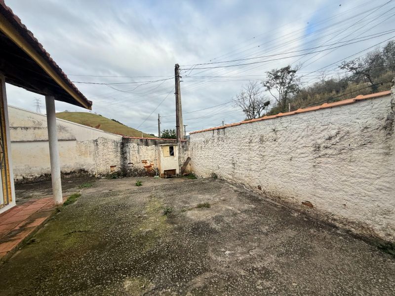 Casa com 2 quartos, 1 banheiro e 69m² para alugar no bairro Serra Pelada, Guaratingueta