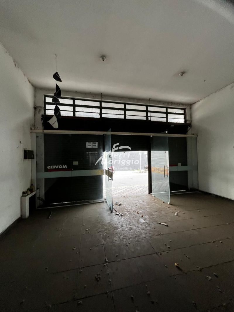 Ponto Comercial com 1 banheiro e 174m² para alugar no bairro Centro, Guaratingueta