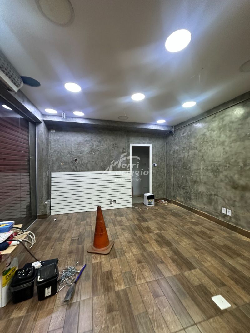 Ponto Comercial com 1 banheiro e 37m² para alugar no bairro Centro, Guaratingueta