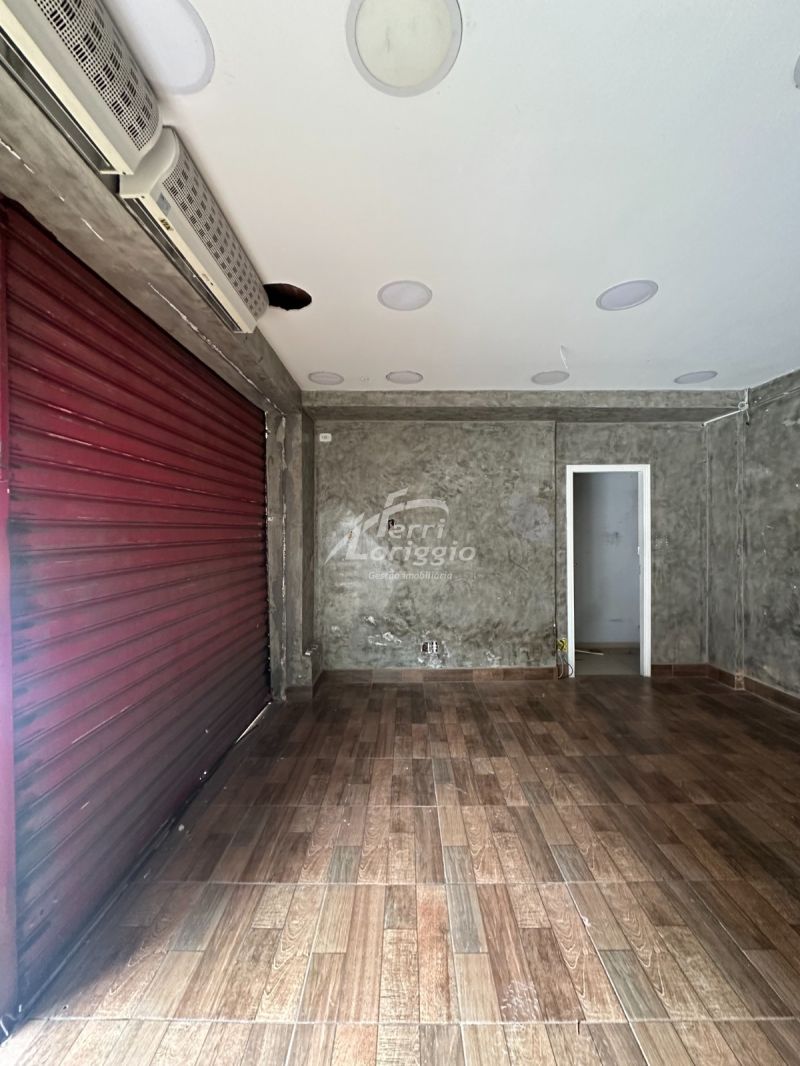 Ponto Comercial com 1 banheiro e 37m² para alugar no bairro Centro, Guaratingueta