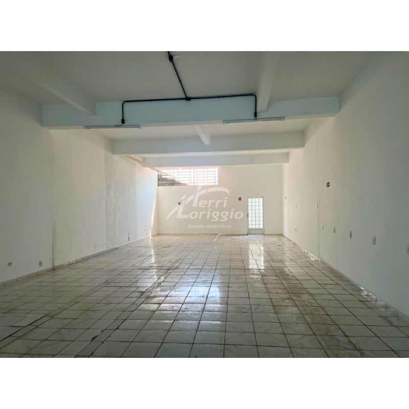 Ponto Comercial com 2 quartos, 2 banheiros e 216m² para alugar no bairro Centro, Guaratingueta