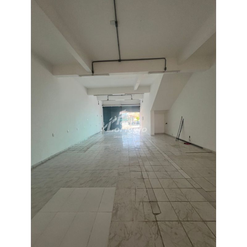 Ponto Comercial com 2 quartos, 2 banheiros e 216m² para alugar no bairro Centro, Guaratingueta