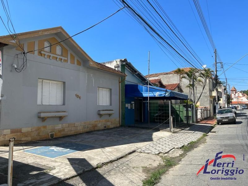 Casa com 3 banheiros e 458m² para alugar no bairro Centro, Guaratingueta