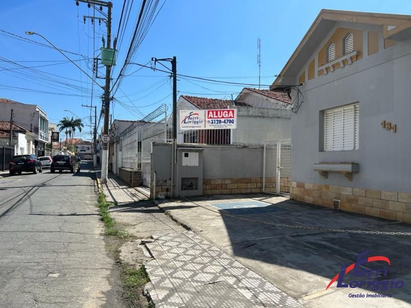 Casa com 3 banheiros e 458m² para alugar no bairro Centro, Guaratingueta